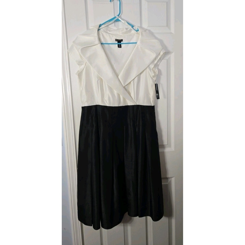 New Directions Womans Midi Dress Size 14 Black &‎ White Vneck New With Tags